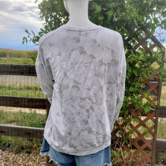 Athleta Gray and White Floral Women's Crewneck Fleece Pullover Sweatshirt EUC - Picture 14 of 15